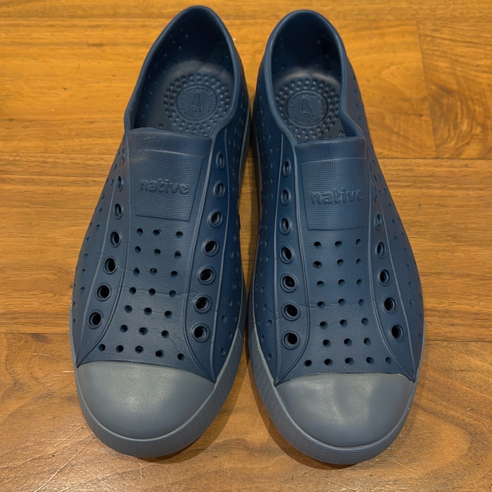 *Leaving Soon* Native shoes blue GUC unisex men’s size 6, woman’s size 8